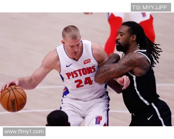 篮网与活塞激战正酣文字直播带你感受比赛精彩瞬间