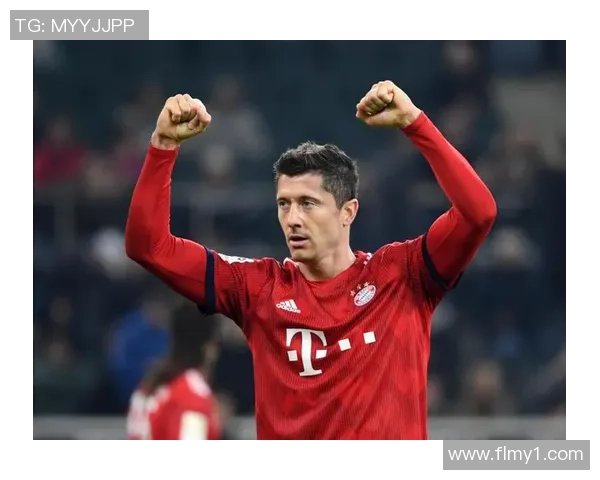 莱万重返安联球场引发拜仁球迷愤怒反响：背叛与忘恩负义的争议之战