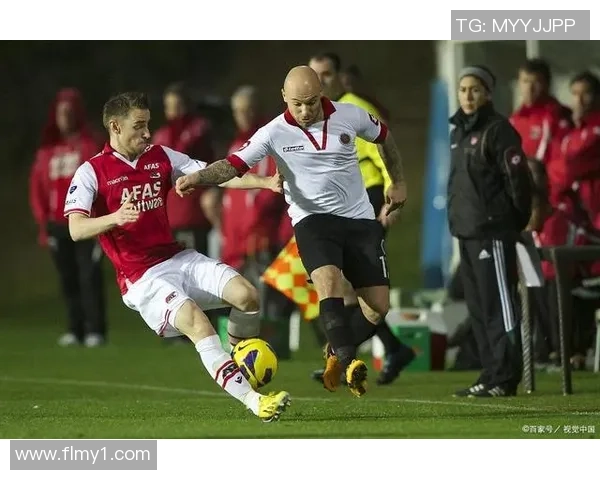 阿尔青年与格拉夫的精彩对决揭示足球战术与团队协作的巅峰较量 阿尔青年与格拉夫的精彩对决揭示足球战术与团队协作的巅峰较量