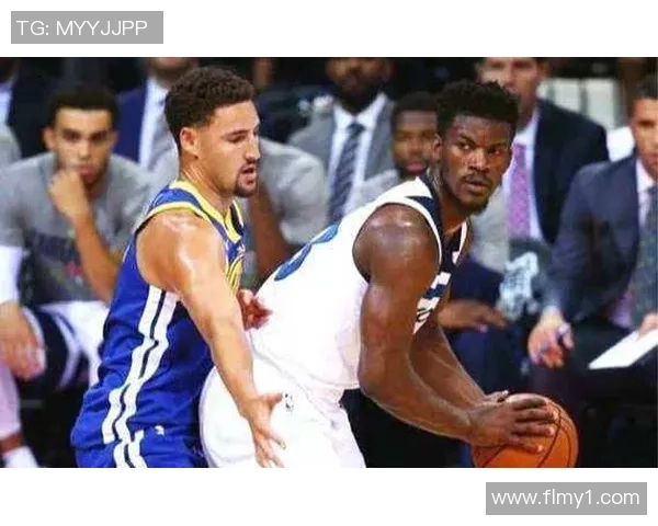 魔术队与森林狼在赛场上爆发激烈斗殴引发球迷热议和媒体关注