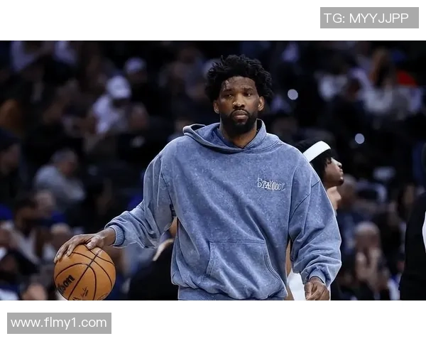 乔尔恩比德如何在NBA赛场上展现统治力与领导风范