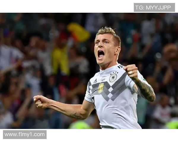 克罗斯：从中场指挥官到足球战术革新者的辉煌历程与影响