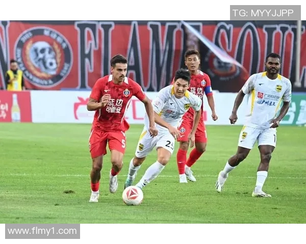 延边队与上港队激战正酣赛果揭晓精彩瞬间回顾与分析