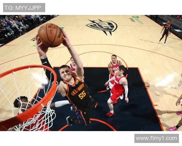 雷霆与灰熊的激烈对决全景回顾与精彩瞬间分析 雷霆与灰熊的激烈对决全景回顾与精彩瞬间分析