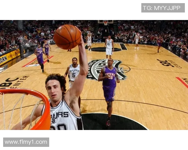 吉诺比利与湖人对决的经典瞬间回顾与战术分析