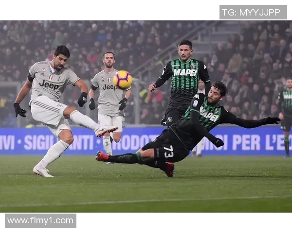 意甲激战尤文图斯对阵史帕尔全力争胜展现球队实力与斗志 意甲激战尤文图斯对阵史帕尔全力争胜展现球队实力与斗志