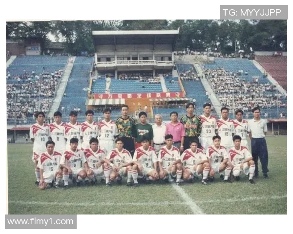 广州足球队转型之路的纪实探索与发展历程回顾